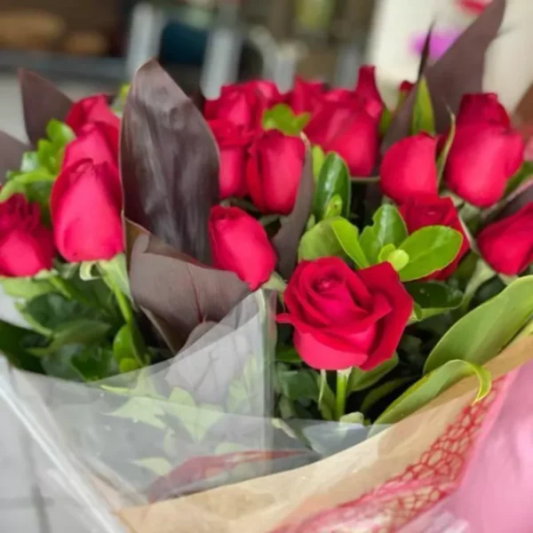 Buquê 24 Rosas Vermelhas - Imagem 2