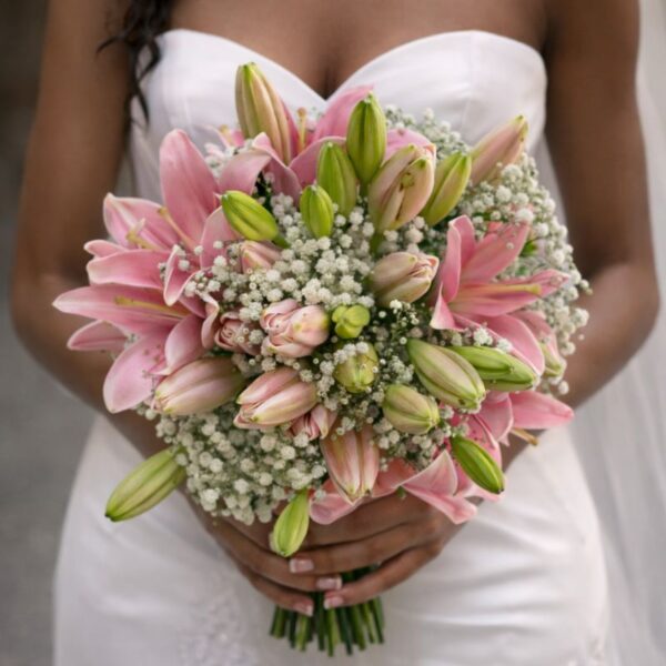 Buquê de Noiva Lírios Rosé com Mosquitinho