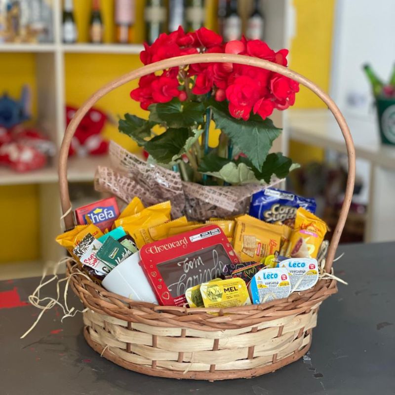 Cesta de Café da Manhã Com Begônia